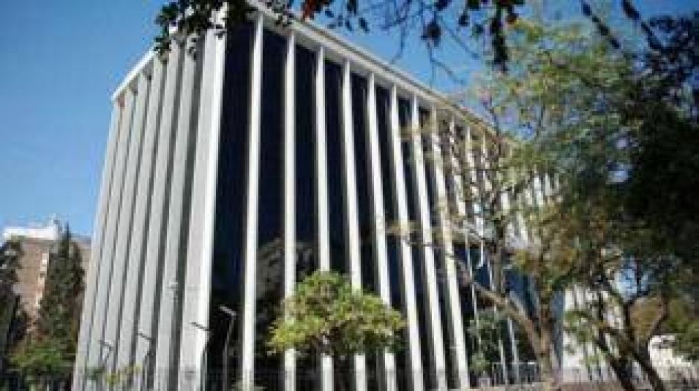 Las ayudas sociales no aparecen y crece la tensi�n