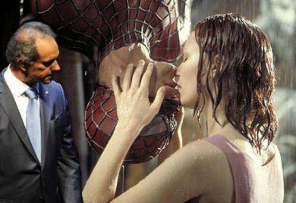 #ScioliMirandoBesos, la broma al gobernador bonaerense que es furor en Twitter