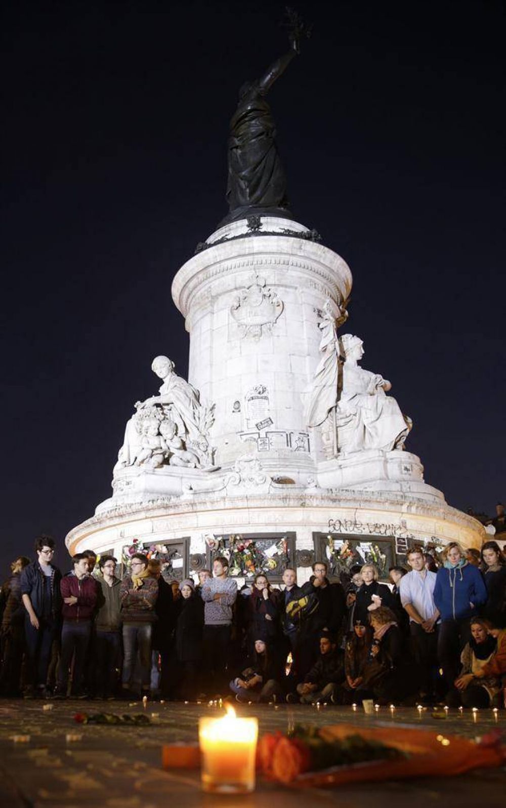 Pese al estado de shock, Par�s no se da por vencida y vuelve a salir a la calle