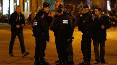 Las fuerzas francesas lanzaron un vasto operativo en las afueras de Par�s