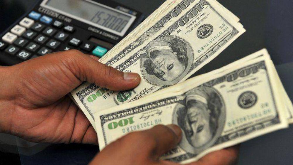 El d�lar libre comienza la semana con leve ca�da y se vende a $15 en la City
