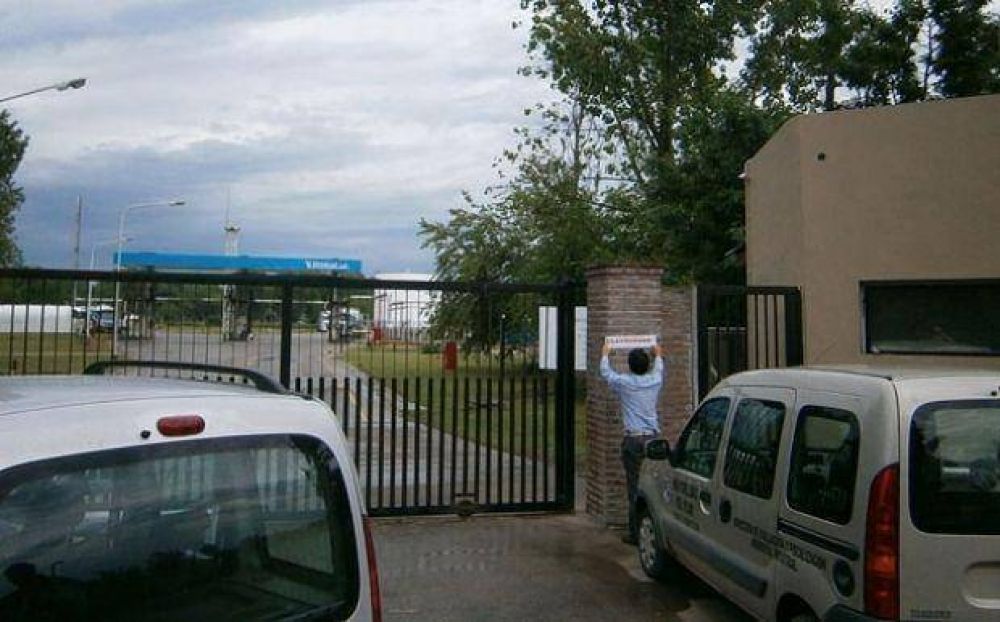 Pese a informe oficial, Verasur rechaz� la presencia de hidrocarburos en el agua