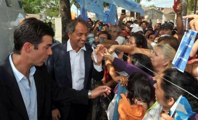Scioli llega hoy a Mendoza y dicen que viola la ley electoral