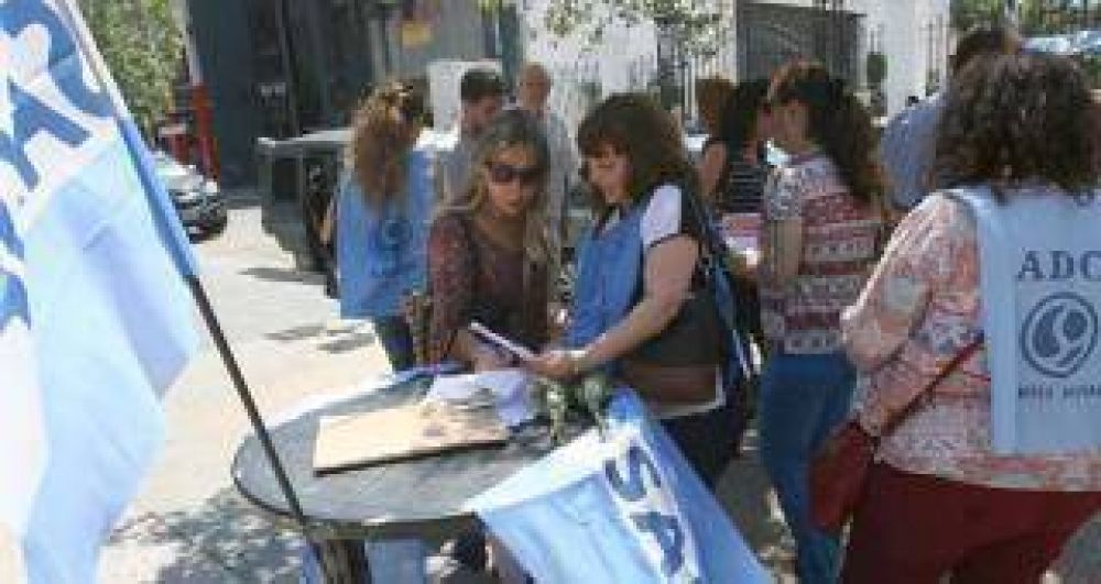 Sadop colecta firmas por los derechos de los docentes universitarios privados
