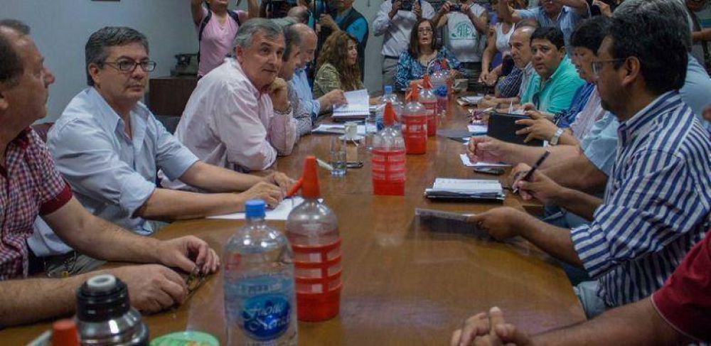 MORALES SE REUNI� CON LA INTERSINDICAL Y EL SEOM