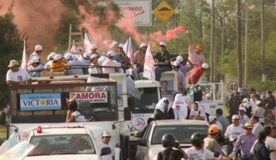 Una multitud acompa�� a Scioli en la Caravana de la Victoria
