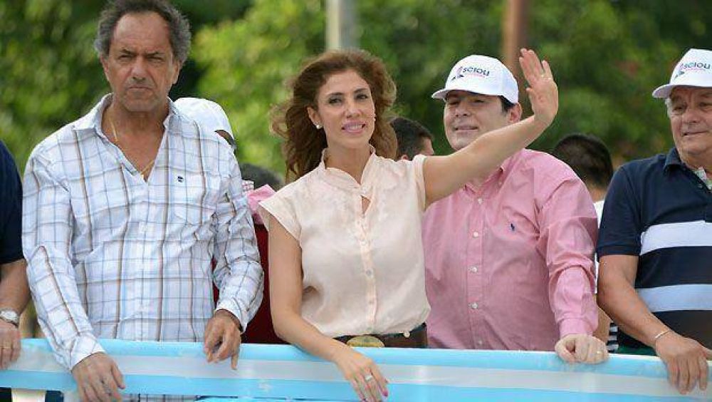 Scioli encabez� una multitudinaria caravana por Santiago y La Banda