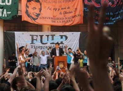 Zannini en La Plata, sobre el bombardeo franc�s a Siria: �La verdad que es horrible�