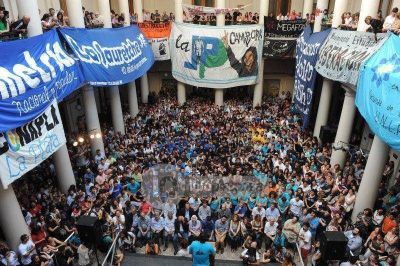 Zannini encabez� acto partidario en la UNLP: �Scioli gan� por puntos el debate� 