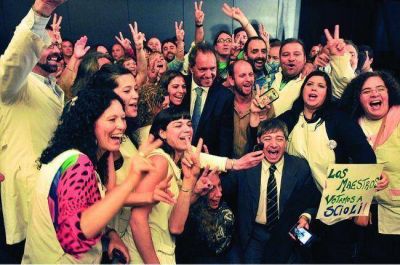 El candidato del FPV convoc� a la comunidad cient�fica y educativa