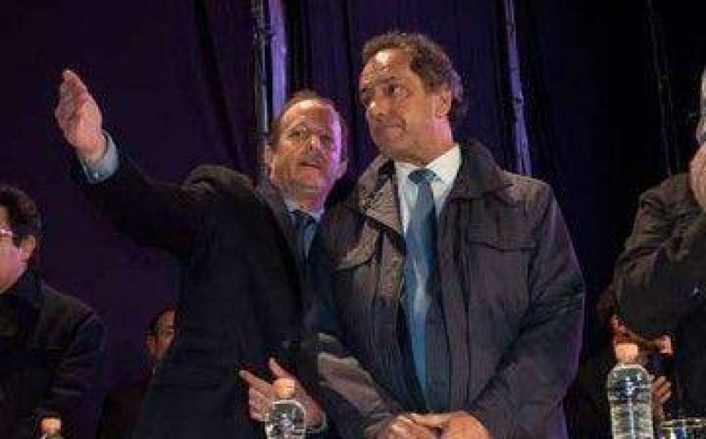  Insaurralde firm� un convenio con el Banco Provincia