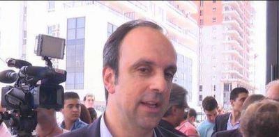 Corral se reunir� con una delegaci�n oficial del Senado de California