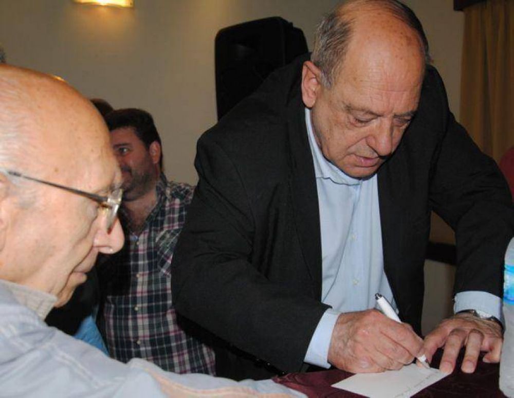 El electo intendente asegur� que despu�s del balotaje dar� a conocer los nombres de su Gabinete