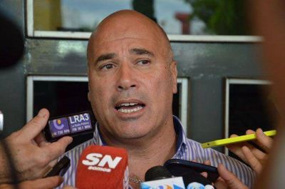 Paz confirm� que tambi�n pasar� a planta a un grupo de contratados de la 643