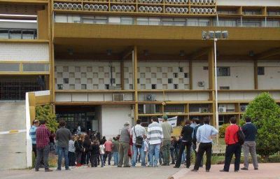 Gobierno envi� dos proyectos para pasar a planta y neg� acomodo de funcionarios