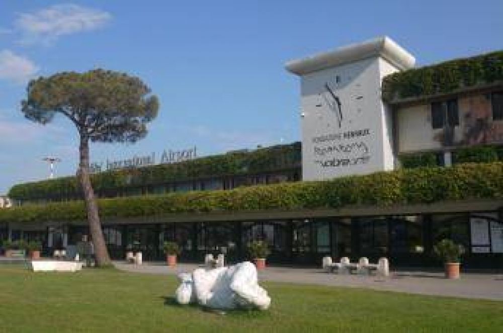 Aeropuerto de Pisa podría tener su sala de rezo para musulmanes