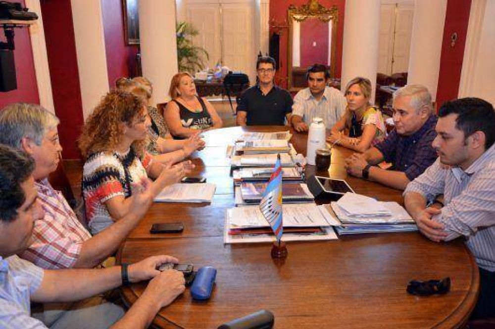 Fabin Ros y Any Pereyra mantuvieron un positivo encuentro con representantes de comparsas