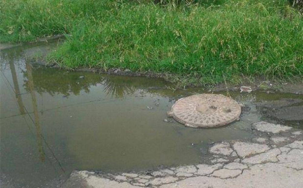 Crece la indignaci�n de vecinos que denuncian conexiones de cloacas clandestinas