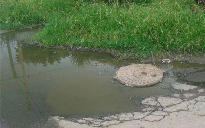 Crece la indignaci�n de vecinos que denuncian conexiones de cloacas clandestinas
