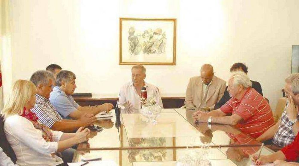 Jefes comunales y fuerzas vivas trabajan en un plan para emergencias clim�ticas