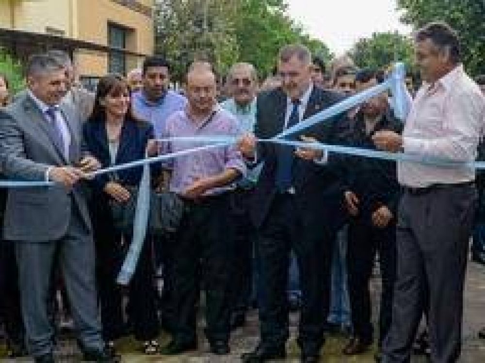 El vicegobernador habilit� m�s de 30 cuadras de pavimento en R�o Colorado