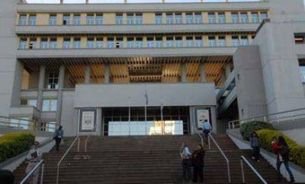 Adjudicaci�n de bancas: Entregaron el pedido de revocatoria ante la Justicia