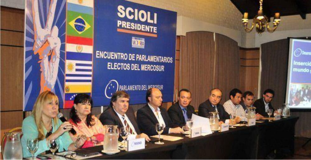 Parlamentarios del NEA, por el Frente para la Victoria, ratificaron su respaldo a la candidatura de Daniel Scioli