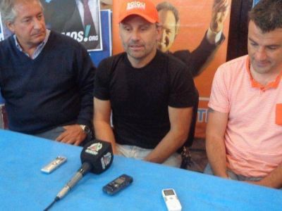 Marcos Di Palma visit� la ciudad y apoy� la candidatura de Scioli 