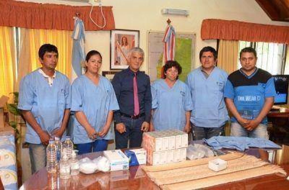 Entregan insumos y uniformes para agentes sanitarios originarios