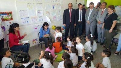 �Lo que construimos en los jardines de infantes es el futuro de Tucum�n�, asever� Manzur