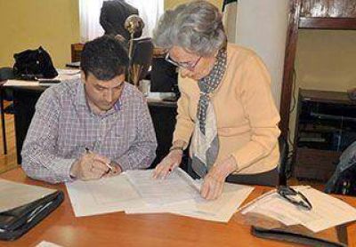 Grasso firm� escrituras en beneficio de vecinos