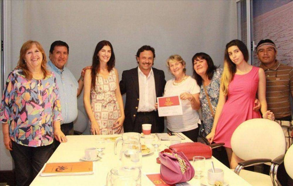 S�enz y Bettina Romero premiaron a docentes