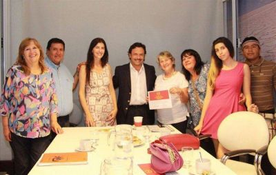 S�enz y Bettina Romero premiaron a docentes