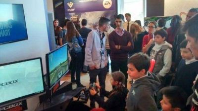Con videojuegos y simuladores, se realiz� la expo Tecno-Innovaci�n