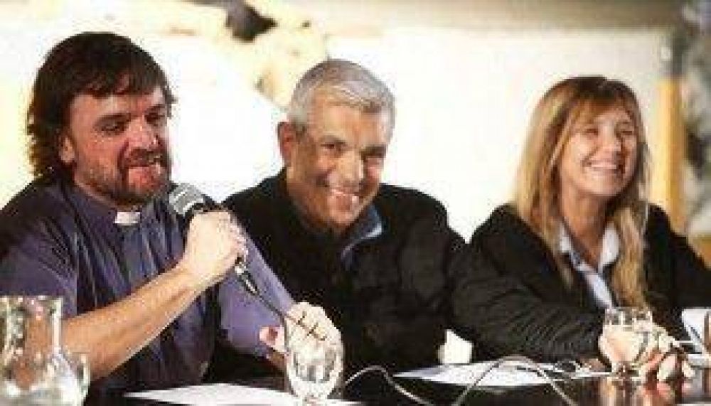 El padre Pepe se reuni� con Dom�nguez y �lvarez Rodr�guez