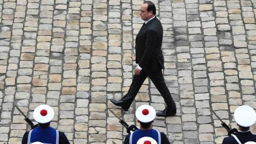La tragedia agiganta a Hollande, el hombre que dirige la guerra