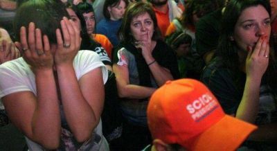 En el bunker de Scioli reproches a Cristina, y en la Plaza acusaciones de traici�n