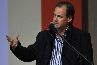 Bordet: �Somos respetuosos de la decisi�n del pueblo y felicitamos el triunfo leg�timo de Macri� 