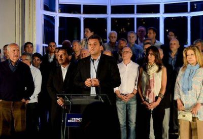 Sergio Massa reconoci� la victoria de Macri y le envi� felicitaciones