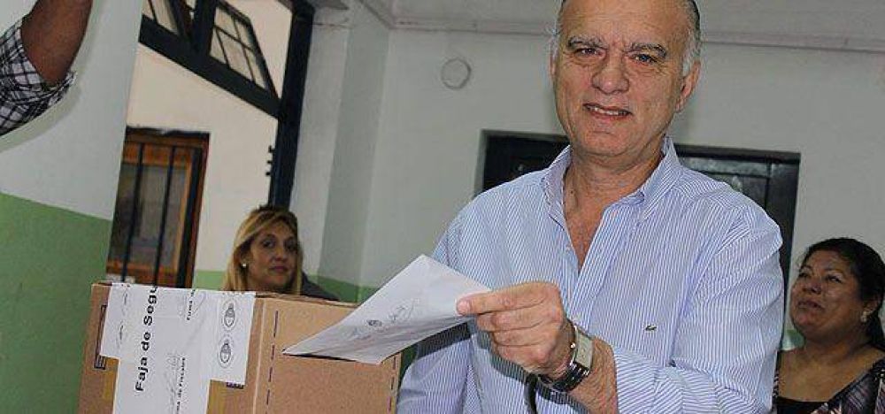 EL VOTO DE GRINDETTI, INTENDENTE ELECTO DE LANUS