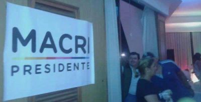 En el b�nker de Cambiemos Tucum�n se festej� con banderas y c�nticos