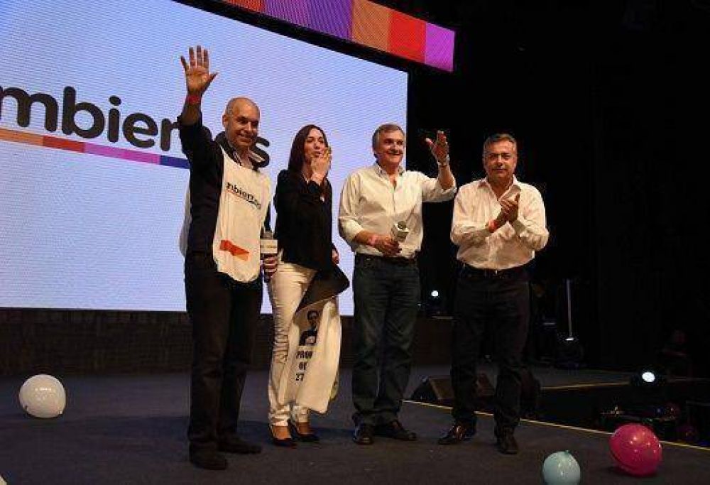 Vidal y Larreta festejaron en el escenario