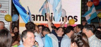 Caravana de globos y euforia del Pro en el centro de Posadas