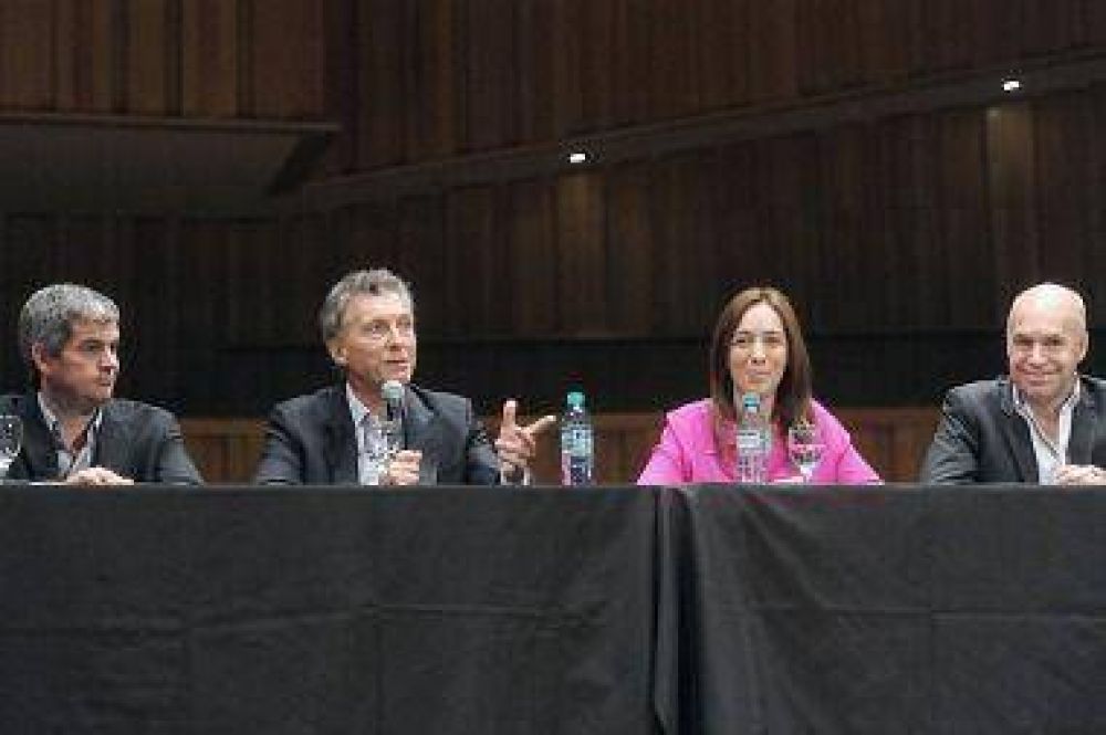 Macri anticip� que el gabinete econ�mico tendr� seis ministros y pidi� un 