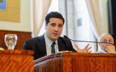 Abad: �Ernesto Sanz tom� la determinaci�n de no ocupar ning�n cargo p�blico y nosotros lo apoyamos�