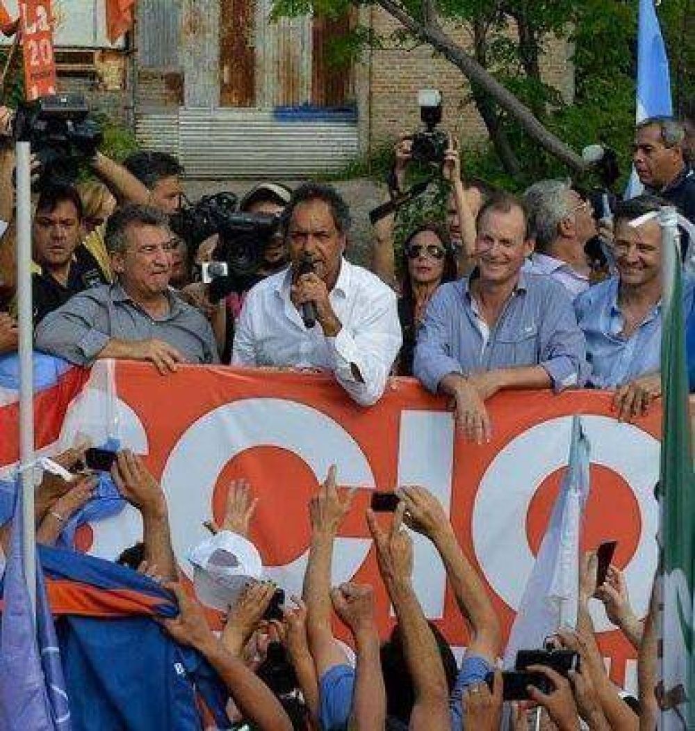Sergio Urribarri felicit� a Macri y a los militantes de Cambiemos