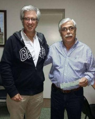 Armend�riz entreg� aportes a ATESA y la Capilla Santa Rita