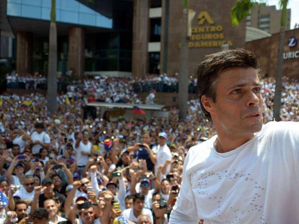  Leopoldo L�pez narra su encierro en un blog