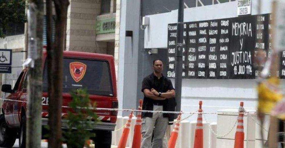 Detonaron un paquete sospechoso frente a la AMIA: hay un detenido