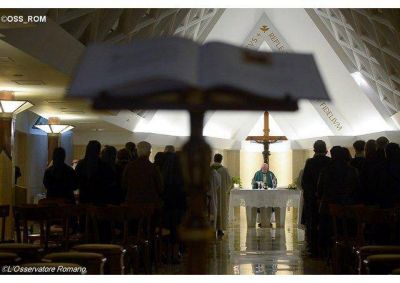 Homil�a del Papa: La Iglesia es fiel si su tesoro es Jes�s